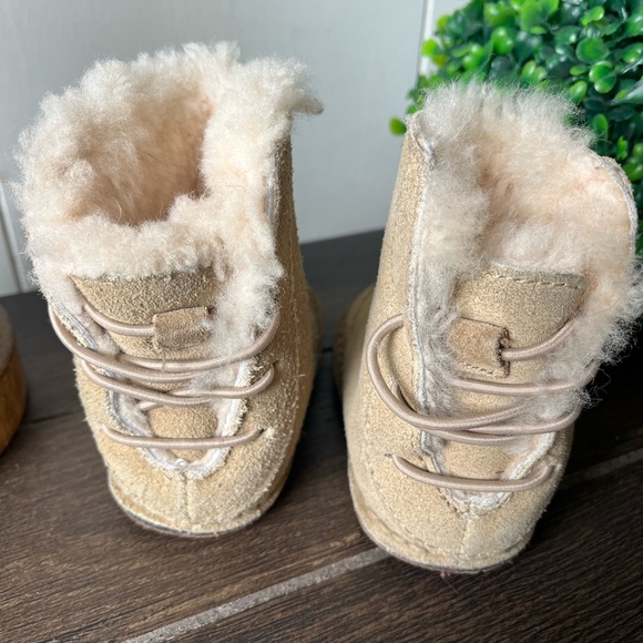 UGG Boo Boot Baby Infant Leather Sheepskin Size Small - Picture 2 of 13